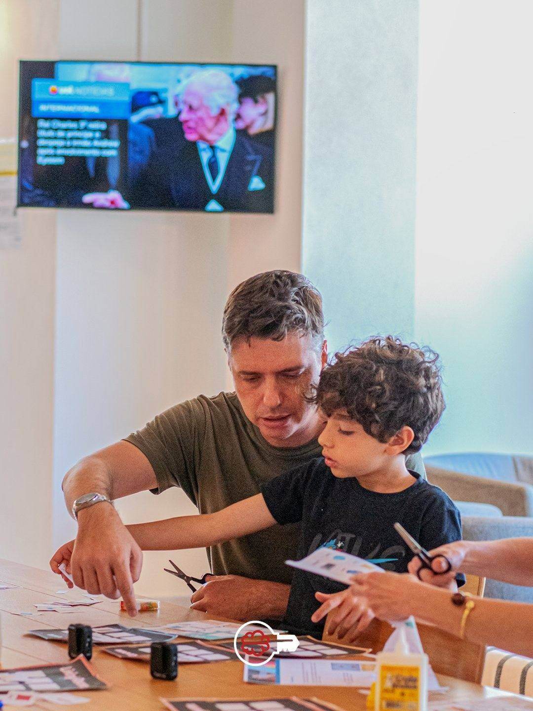 Pai e filho em atividade — aprendizado real